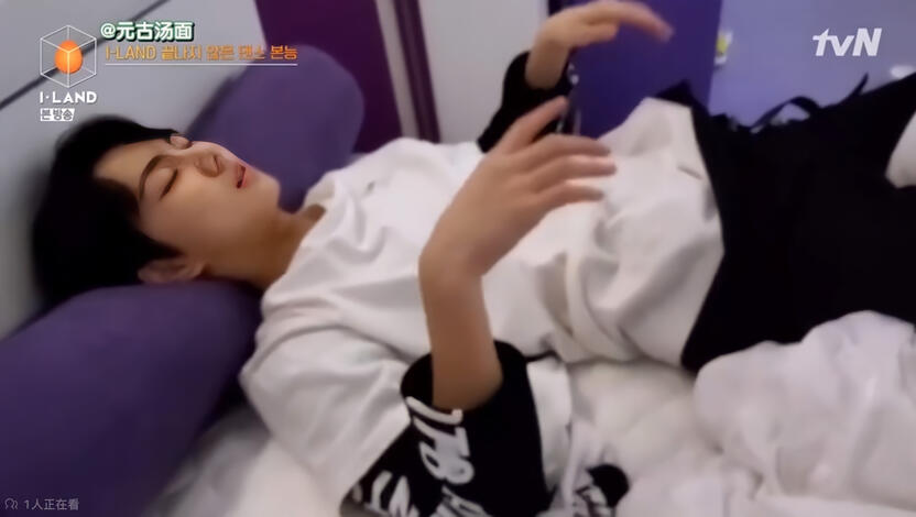 睡覺的時後也在popping